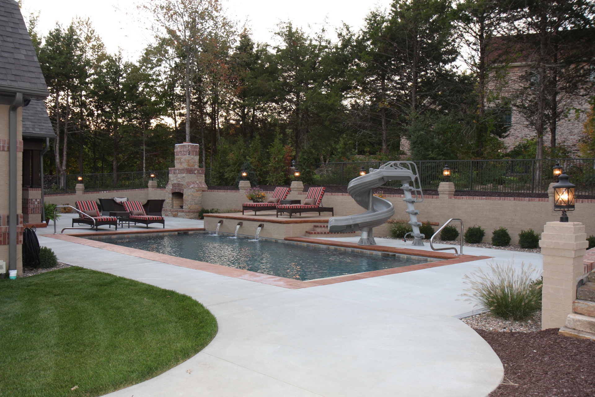 Blunt Traditional Pool Daylight