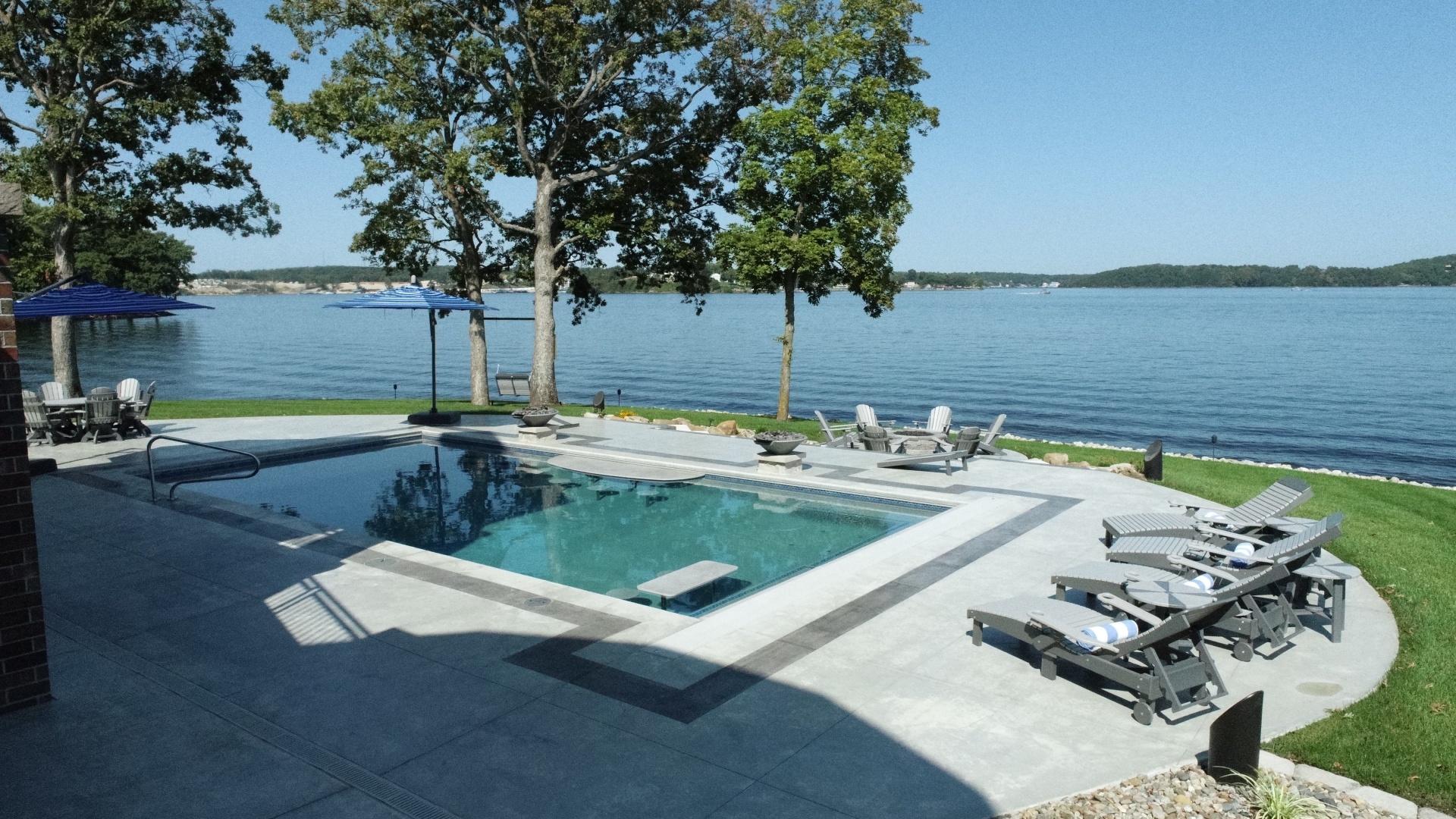 Wilbers Panoramic Angle w_ Lake Backgroundt